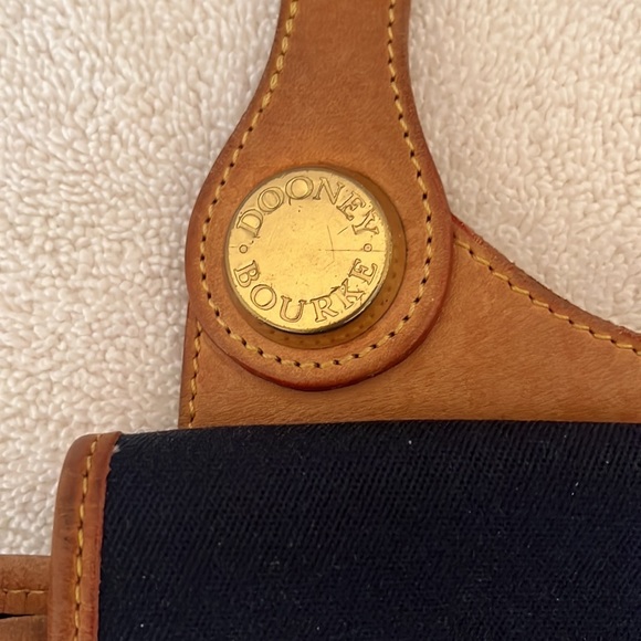 Dooney & Bourke Shoulder Sealed Bag - Picture 5 of 6
